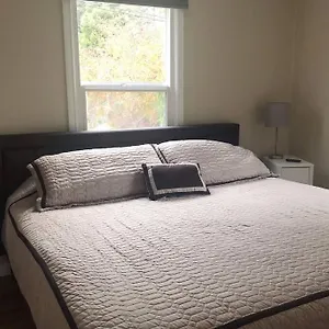  Apartment Cozy Crown Hill Carkeek W/3 Beds, Full Kitchen & Backyard In North